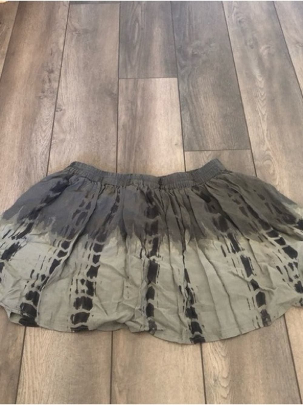 American Eagle Outfitters Gray olive Tie-Dye Skater Skirt size small